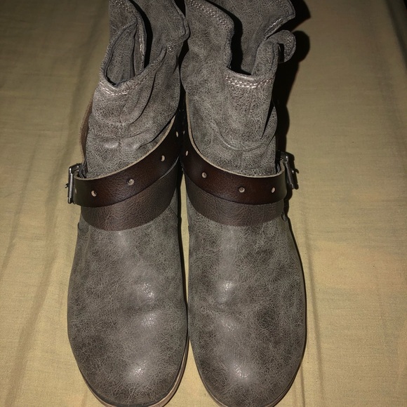 Maurices Becky Side Zip Ankle Boot - Picture 2 of 3